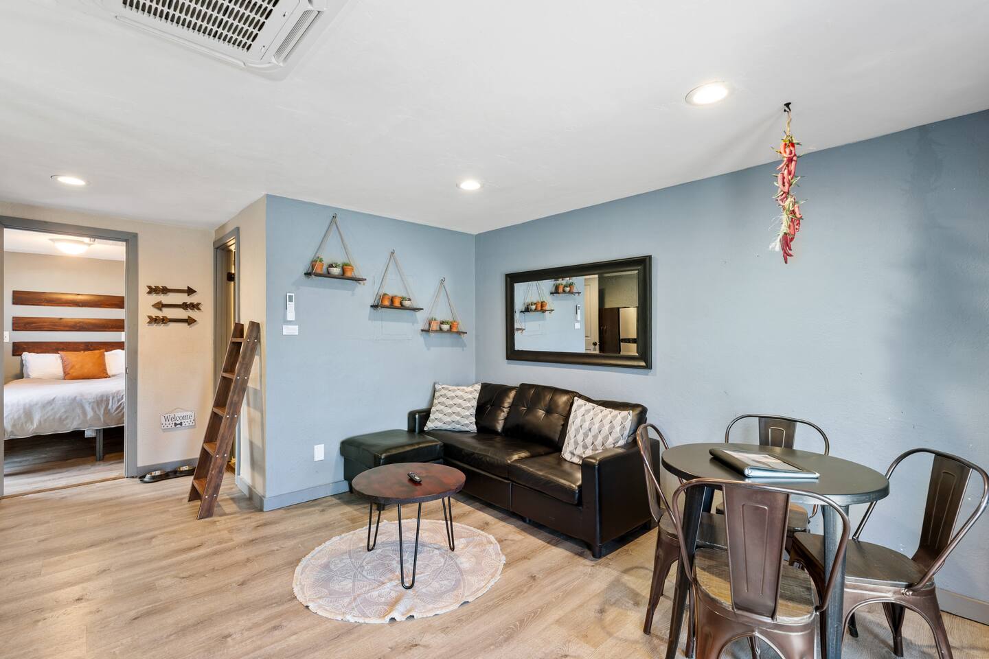 Modern Pet-Friendly Cottage - Graystone Retreat