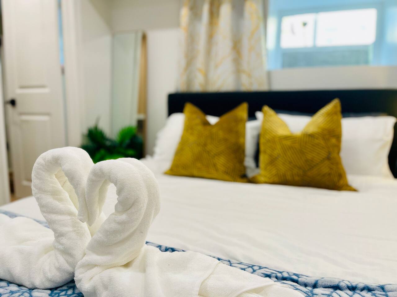 Oxford Suites | Modern 2B3B |Full kitchen, Laundry