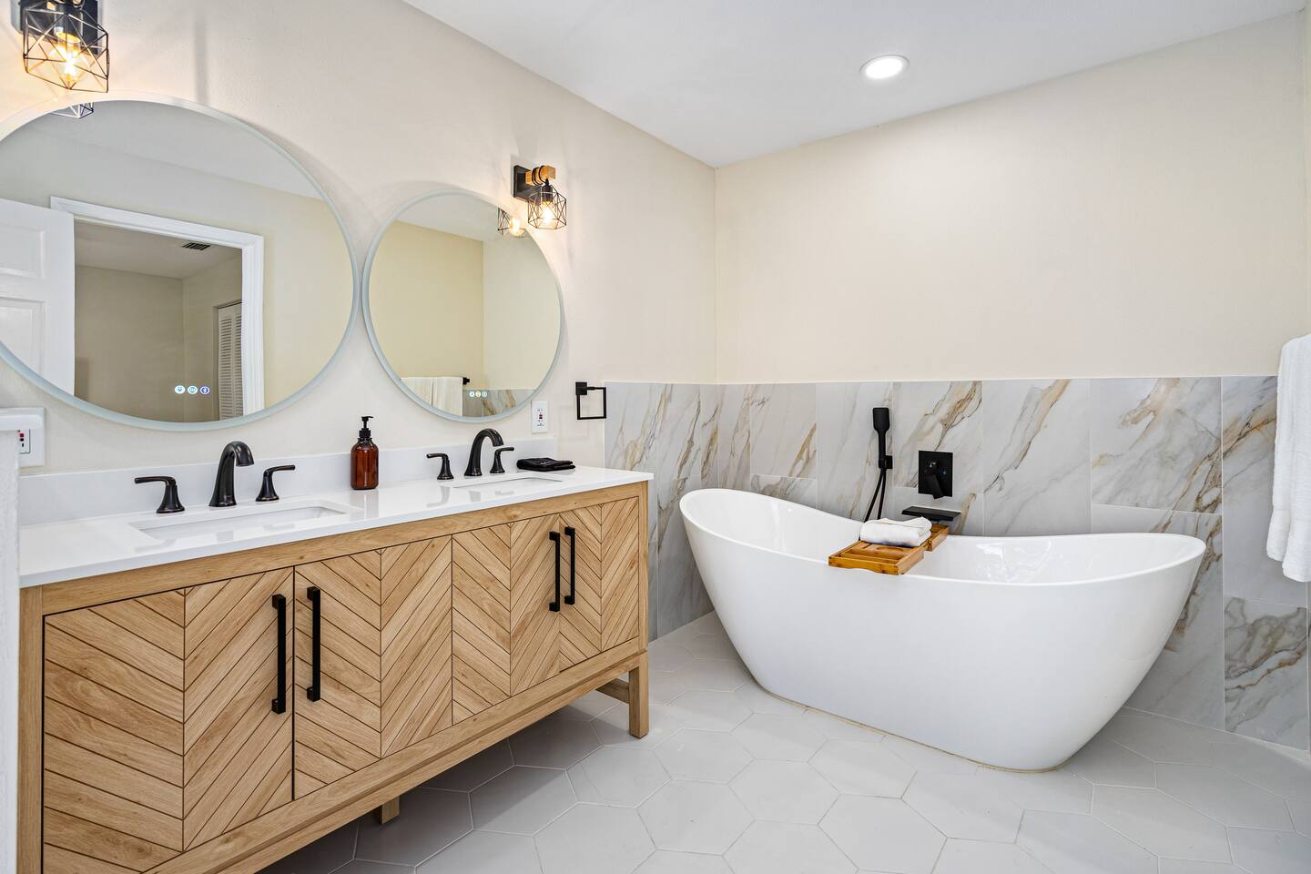 Beautiful palm coast Pool House.