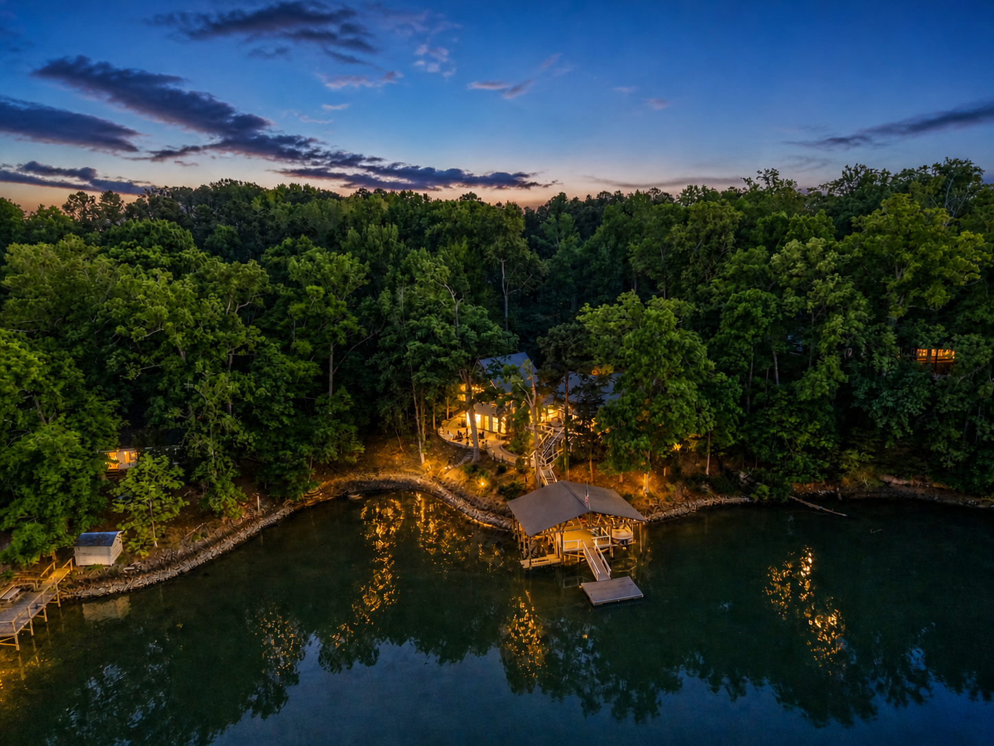 Lakefront Retreat | Sleeps 18 | Kayaks + Hot Tub