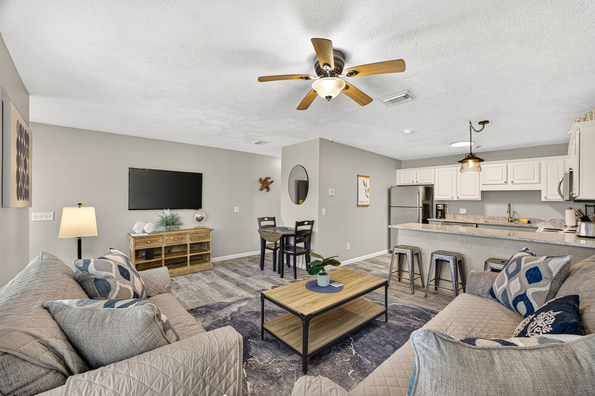 Spacious, updated, 1st floor, minutes to the beach