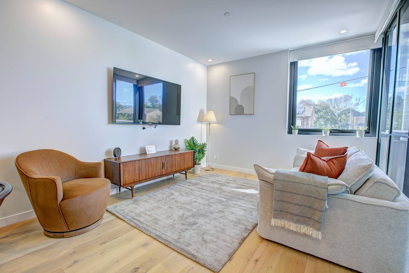 The Aristocrat | Mid Century Luxe Dual Suite + Gym