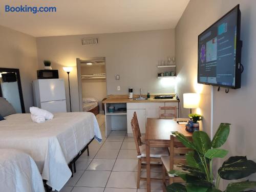 Studio in Hallandale 2270