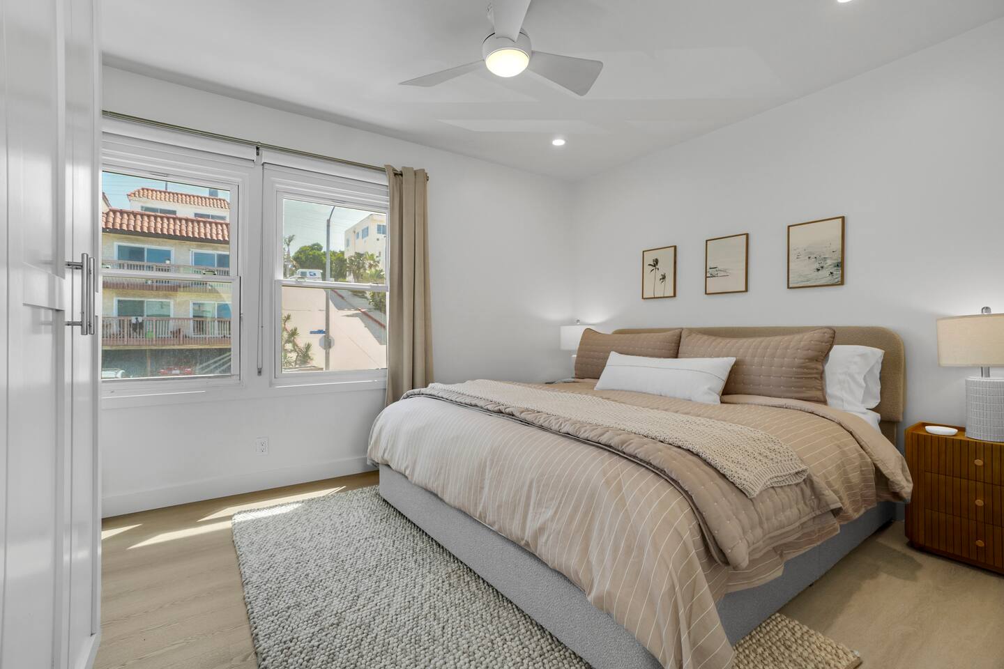 Cozy Coastal Retreat w/ King Bed & Full Kitchen