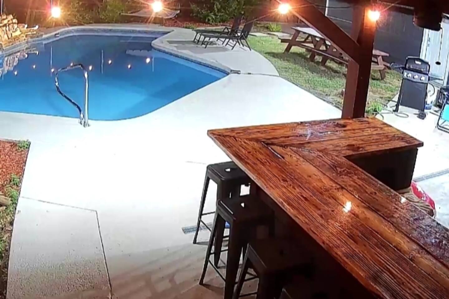 Poolside Oasis 13 Beds SPA Bar Family Fun Peaceful