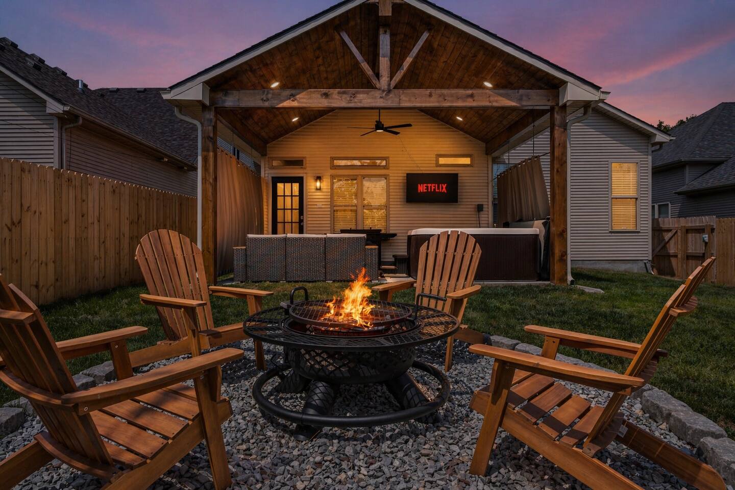 Hot Tub/Firepit/King Beds/Fenced Yard/Playground