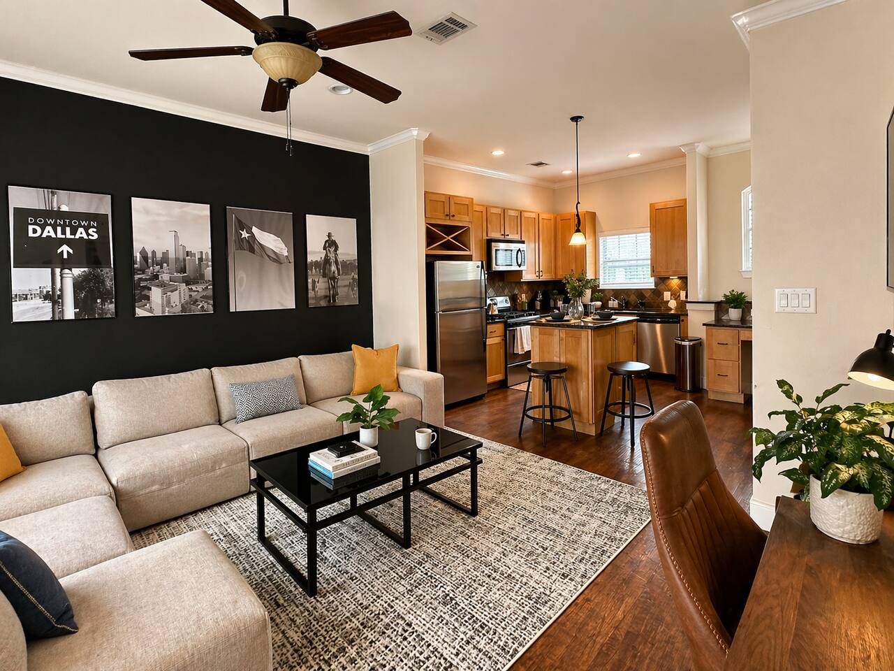 Modern Lower Greenville Townhome|2 KingBeds Garage