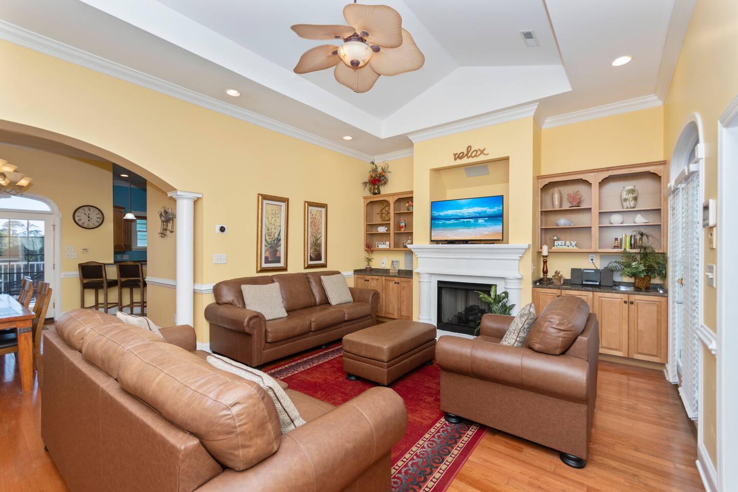 Luxury Beach Condo|Pool|2 Min to Beach|Elevator