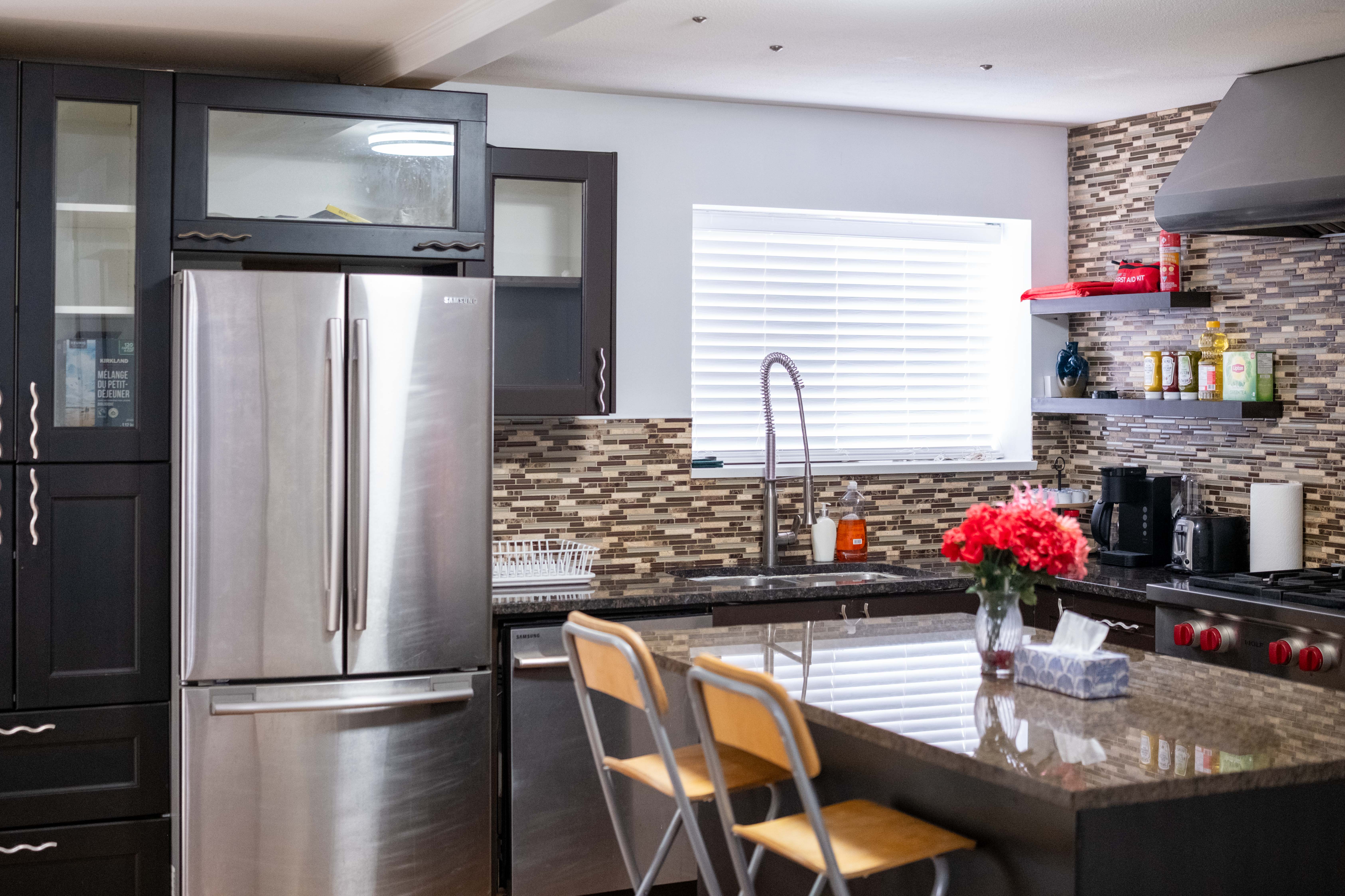 Langley 2-Bedroom Retreat | Modern & Relaxing