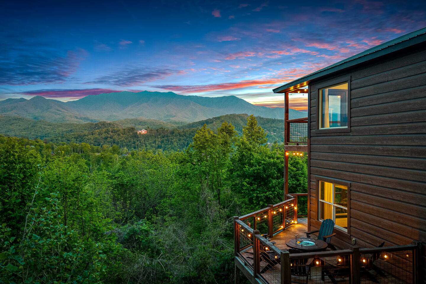 Jaw Dropping Mtn View! Sauna, Theater, Fire Pit!