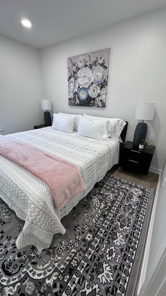Patchwork Paradise B -Brand New 2BR Home near MSQC