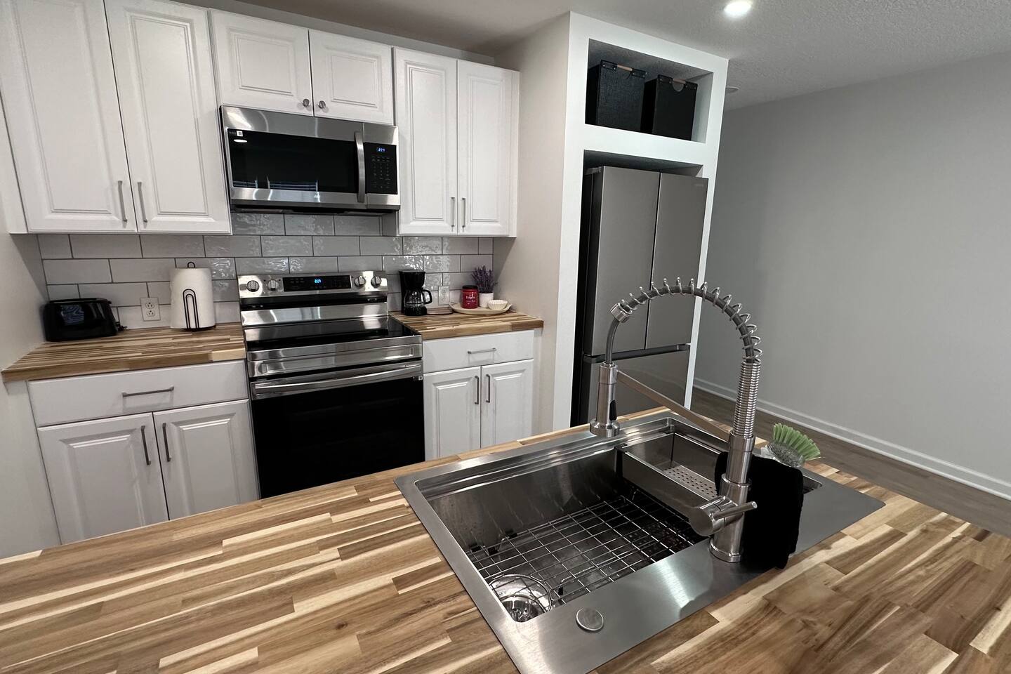 Patchwork Paradise A - New 2BR Easy walk to MSQC