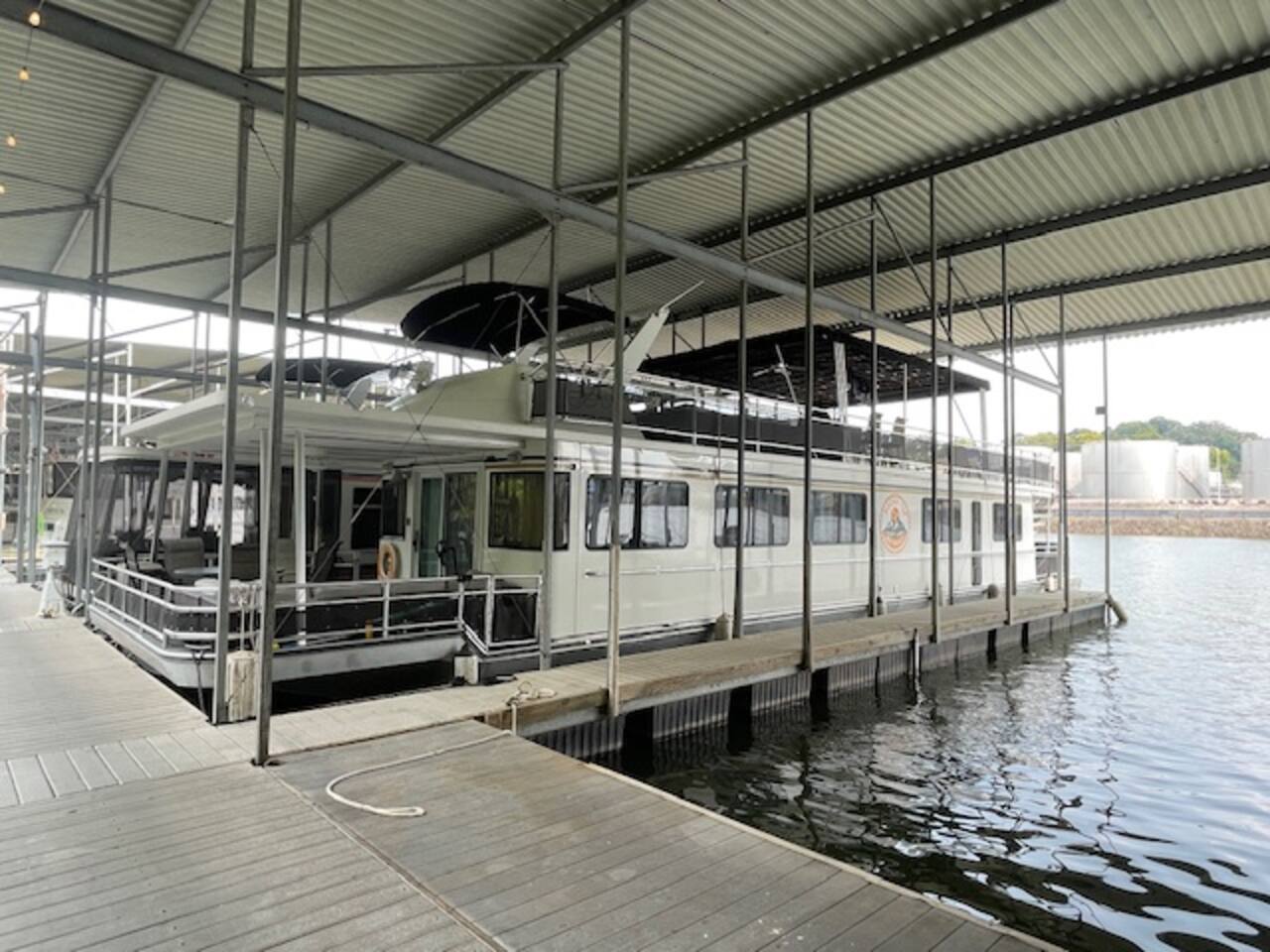 Stay on a Houseboat this Summer! Dwntwn Knoxville