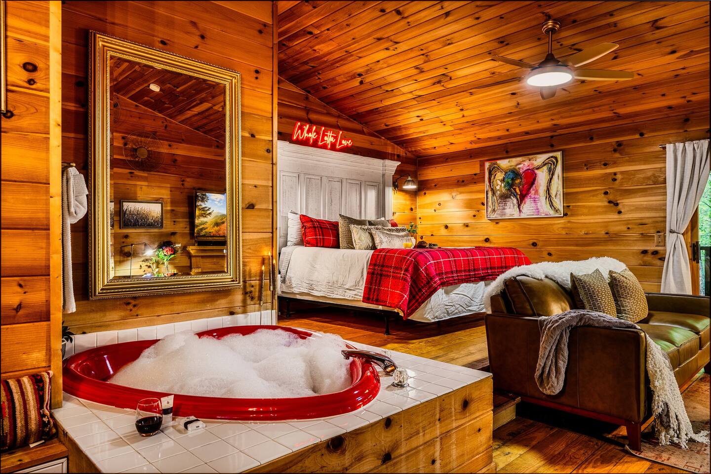 "New Listing" Private, Romantic Couple's Retreat!