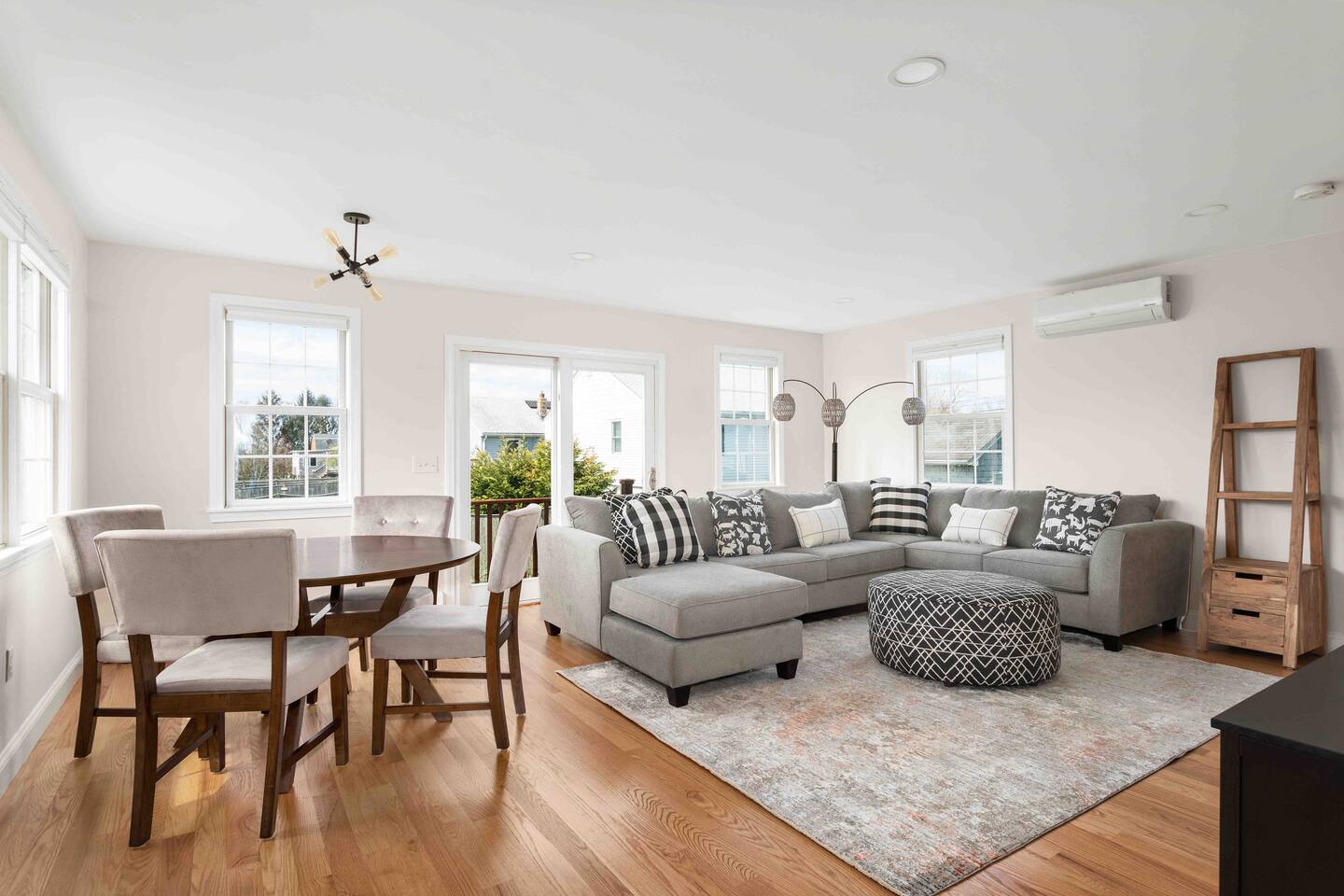 Spacious Newport Vacation Apt. w/Private Rooftop 2