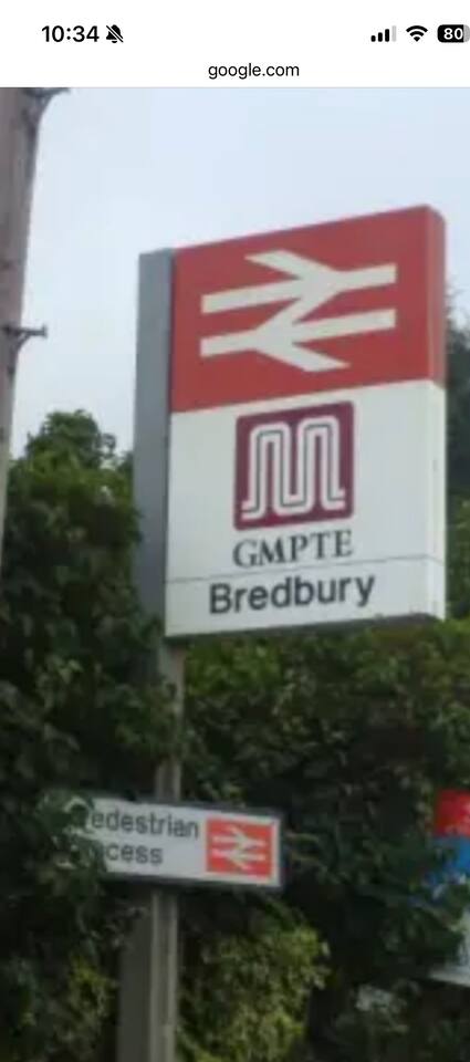 5 minutes walk to train station to Manchester Piccadilly or Peak District