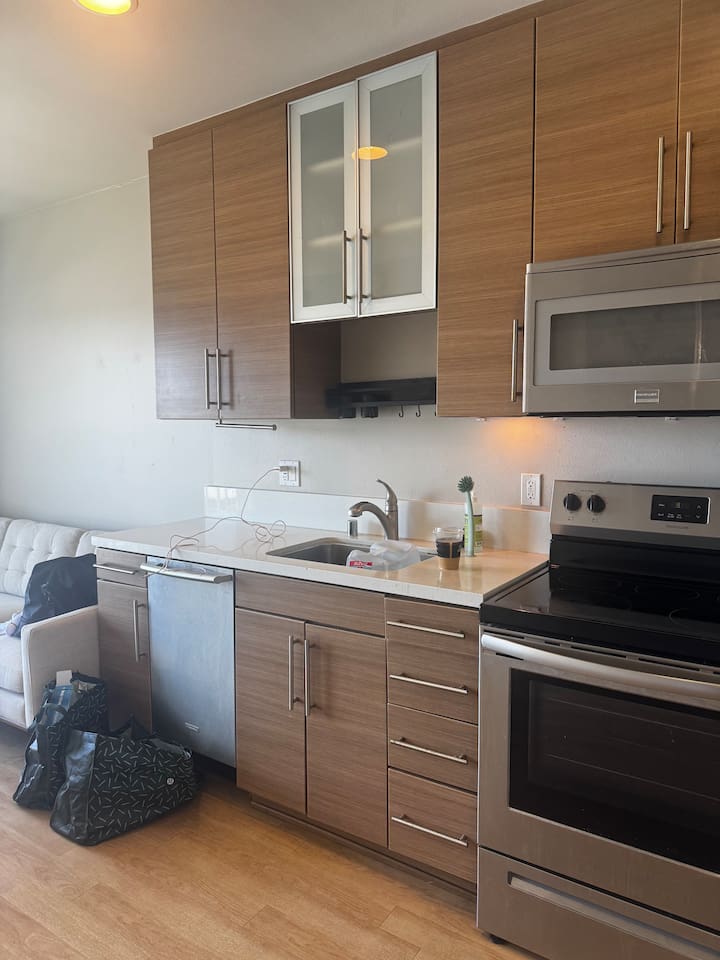 Bright Sunrise 1Bed in Santa Monica | Free Parking