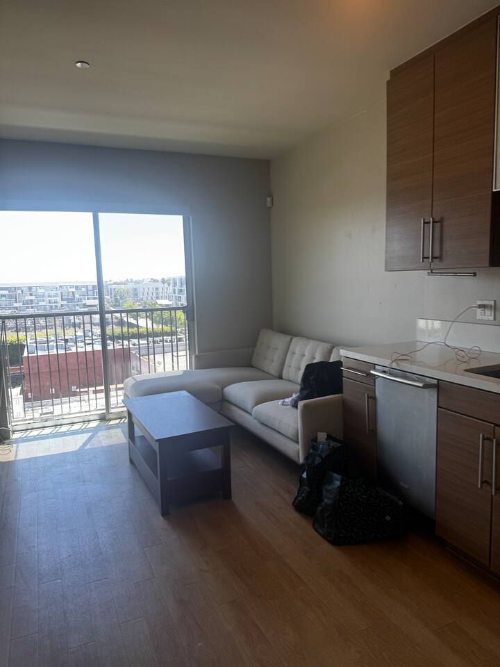 Bright Sunrise 1Bed in Santa Monica | Free Parking