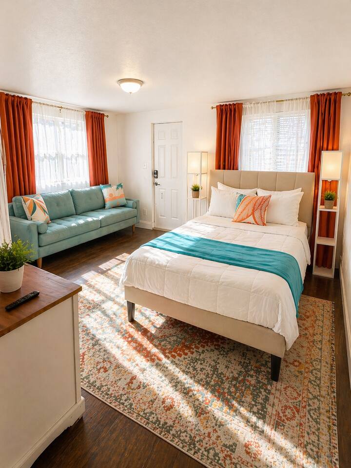 4 min to Downtown St Pete | Queen Bed | Studio