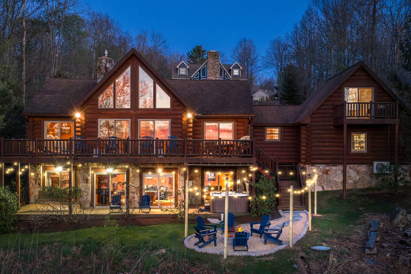 Luxury Lake View Cabin | Hot Tub + Game Room