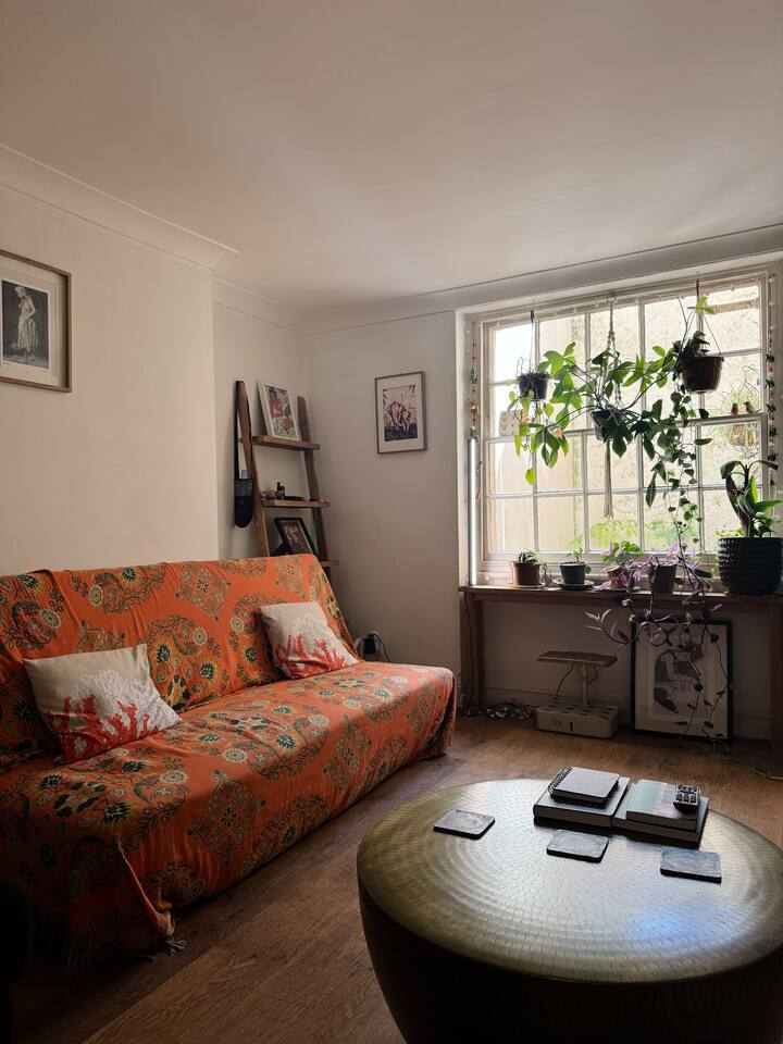 Lush Garden Flat — 30 Secs to the Sea