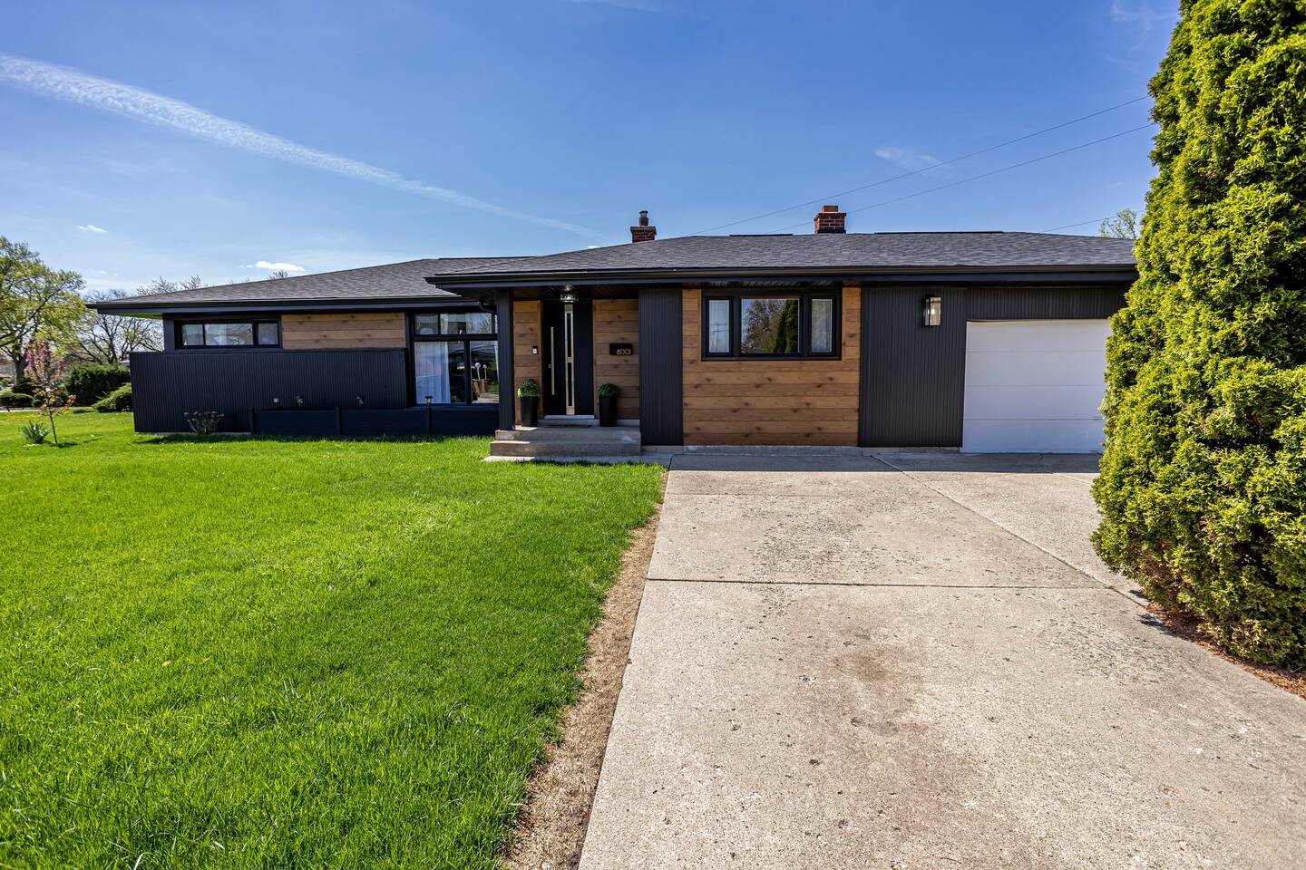 Modern Ranch | 5 Min to O'Hare, 25 to Chicago