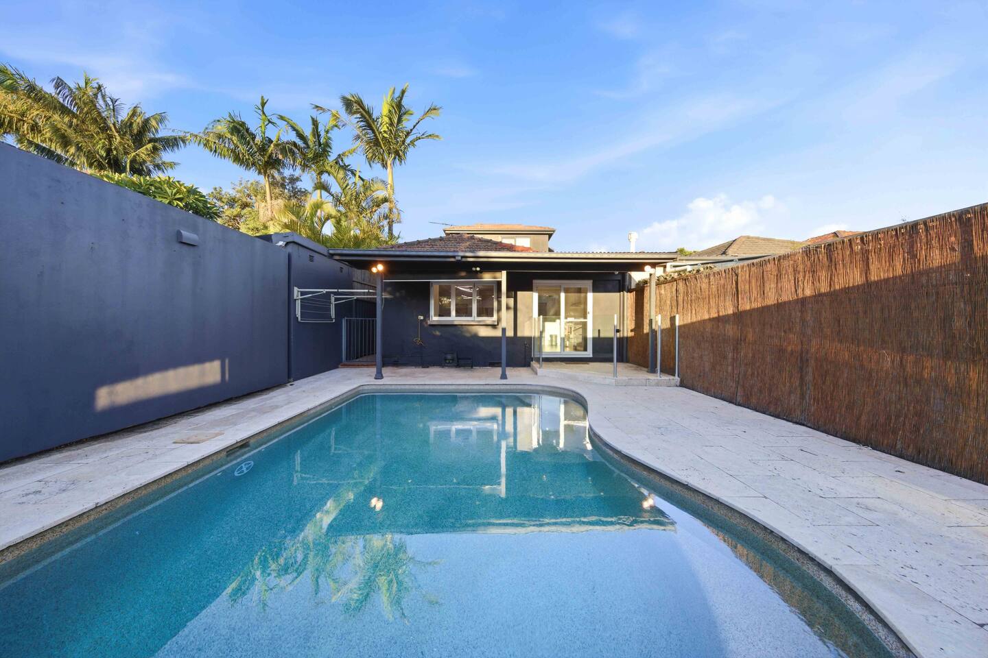 Mascot 4BR with Private Pool close to Airport