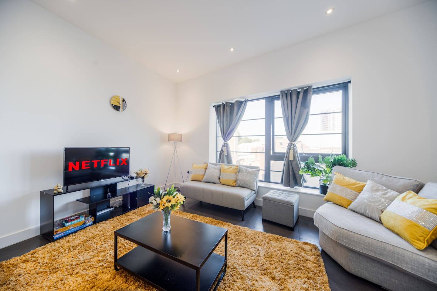 2 Bed|2 bath|ExcelO2|London|RiverView|500mb Wifi