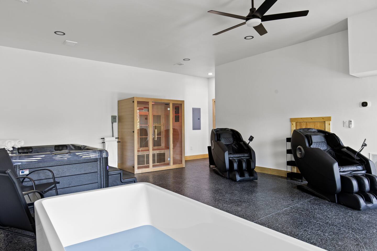 Indoor Spa | Hot Tub, Sauna, Steam, & Cold Plunge