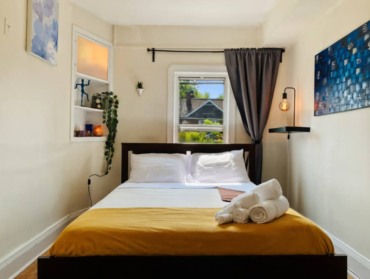 Bright 1 Bedroom • Full Kitchen • 2 Min to Subway