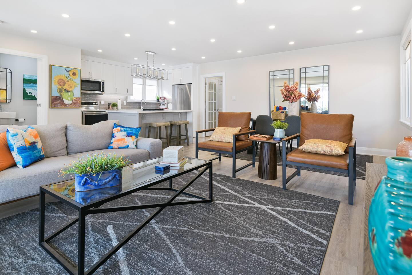 Stylish & Cozy Stay by YYZ - Ready When You Are