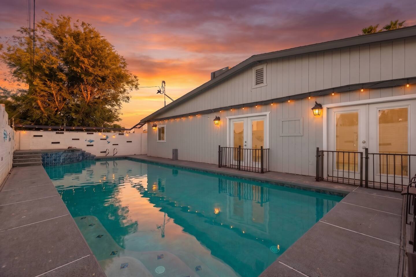 Location! • Pool • Game R. • King Beds • 22 Guests