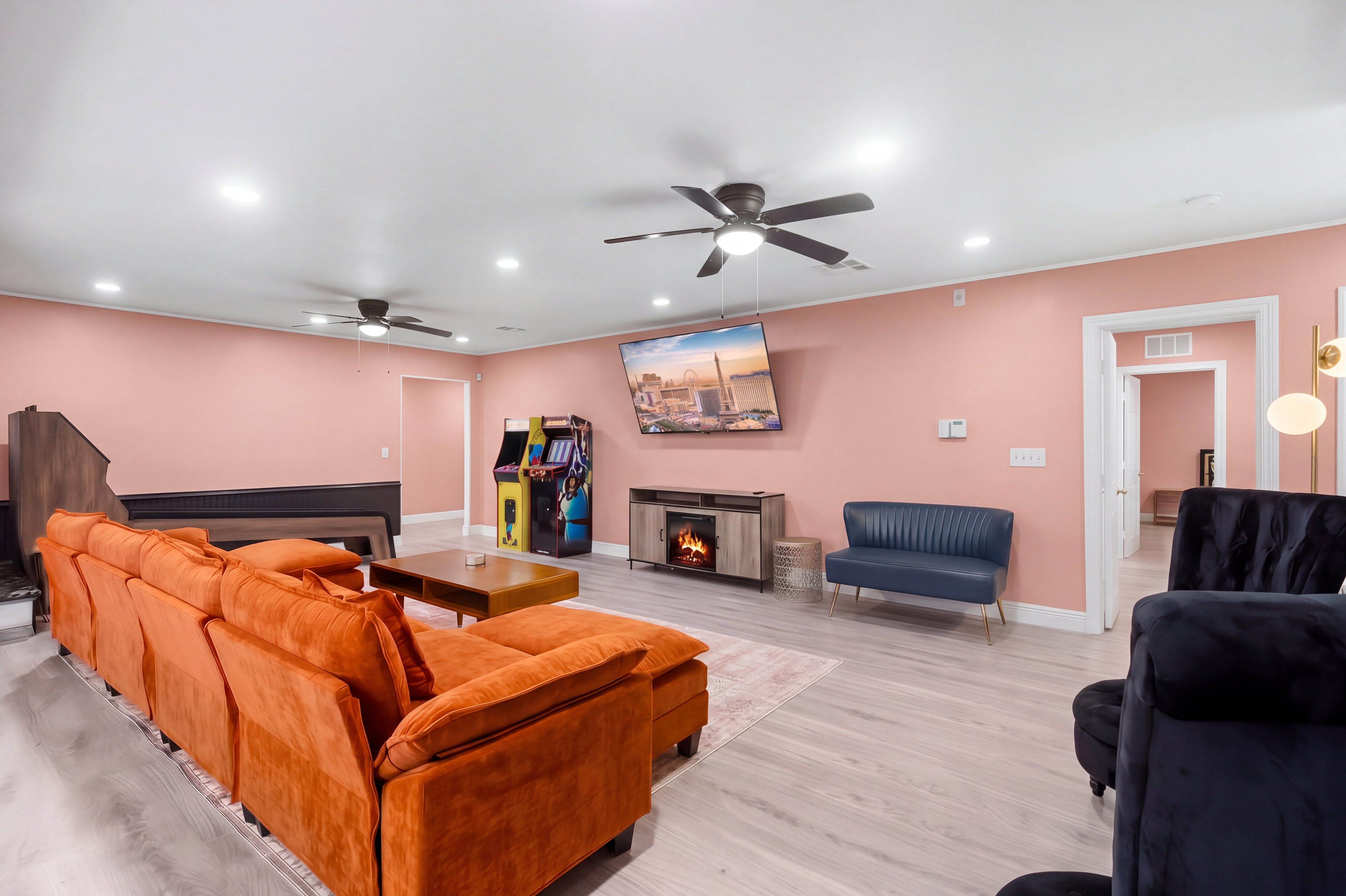Spacious living room with arcades
