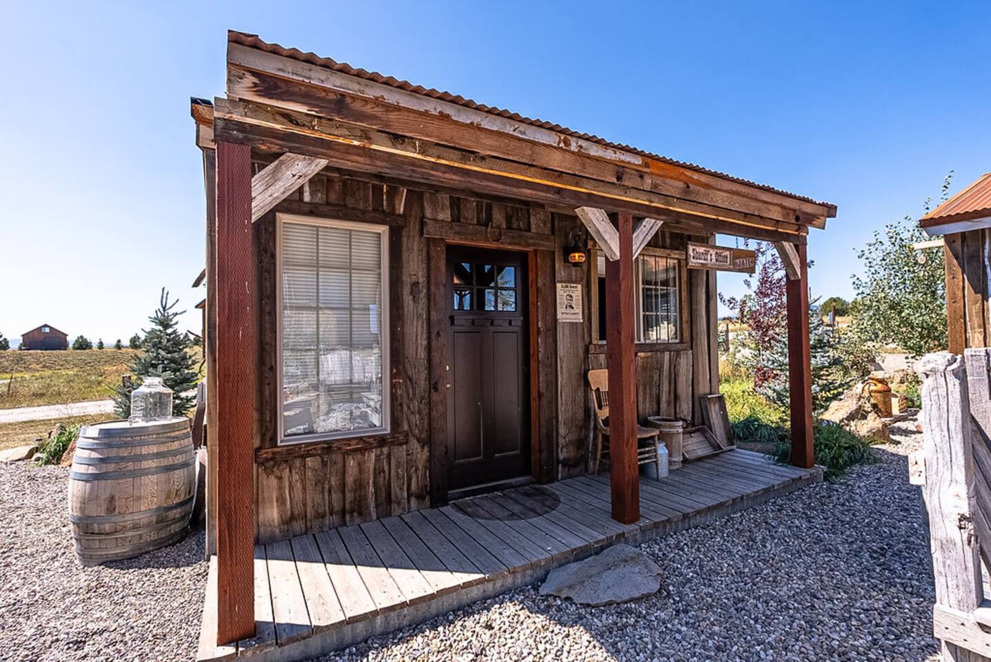 Buffalo Lodge | Luxury Western Stay