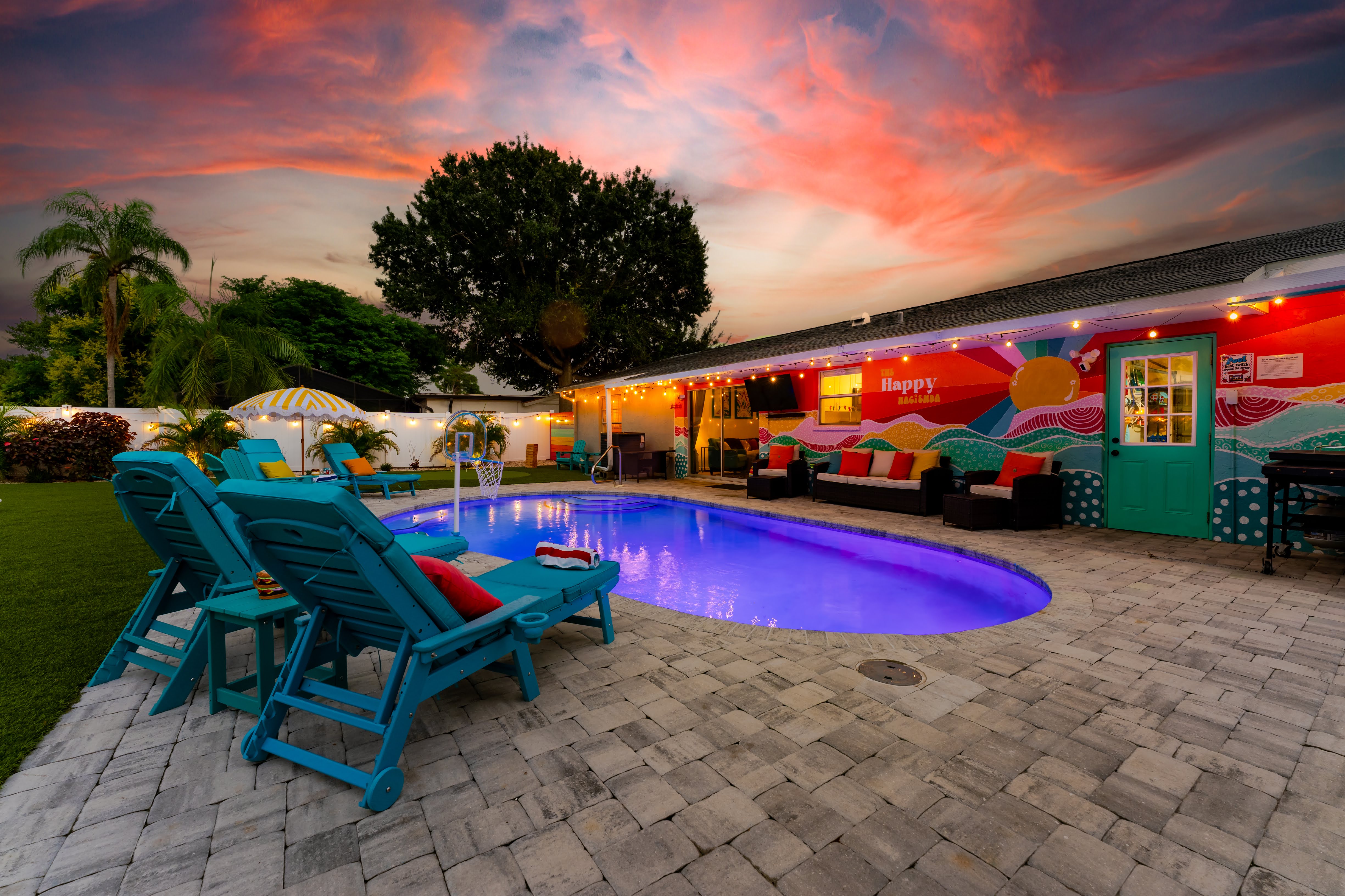 Happy Hacienda: Pool, Tub, Mini-Golf, Games