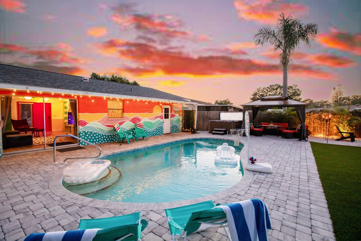 Happy Hacienda: Pool, Tub, Mini-Golf, Games