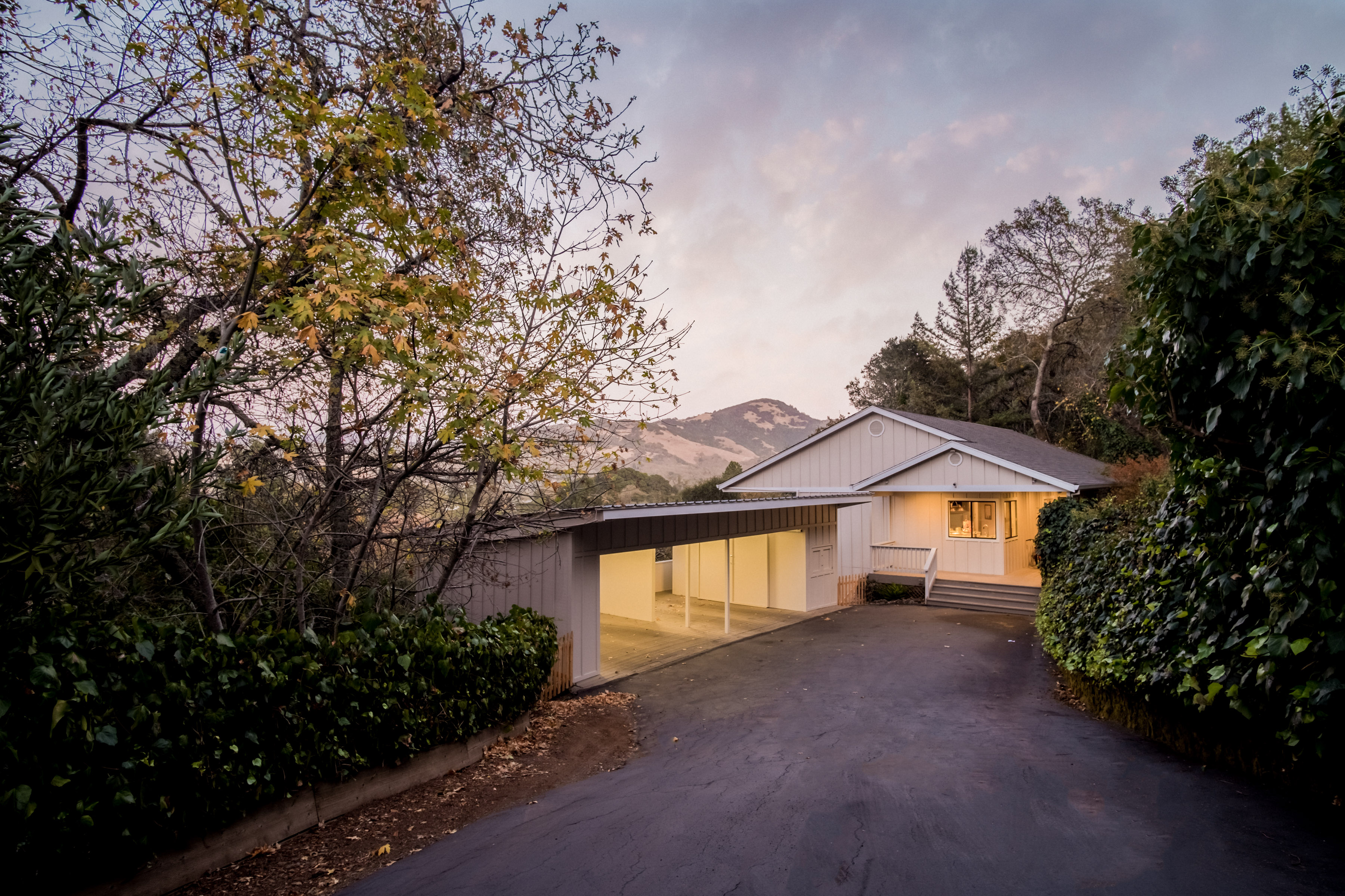 Private hillside retreat with mountain views and a welcoming driveway