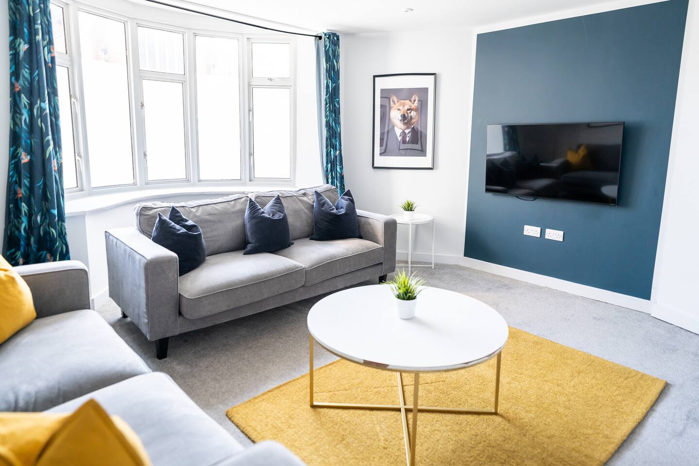 #150 Bright Apt – Westbourne Area - Sleeps 7