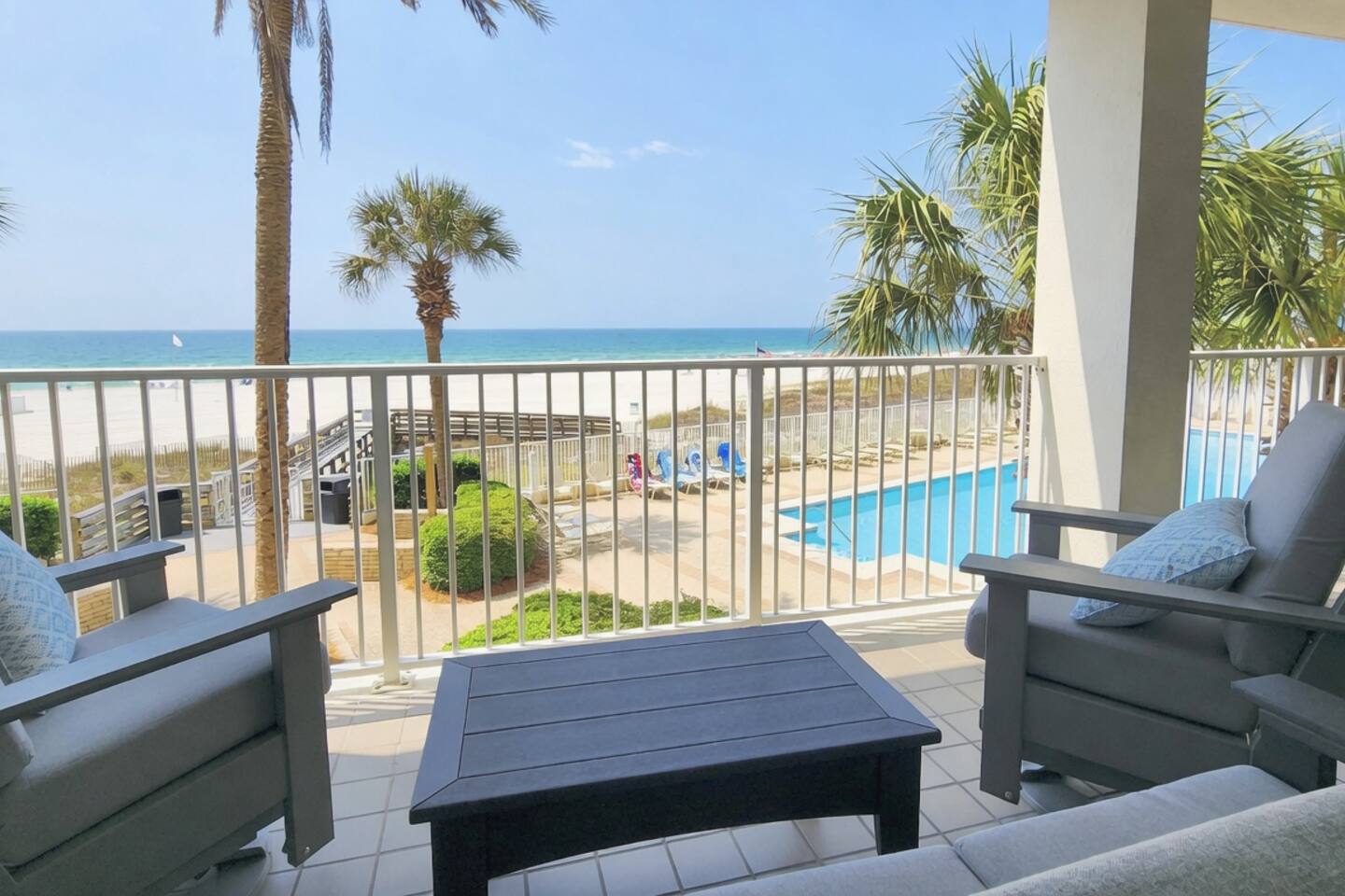 Beautiful Beach Front Condo! 2nd Floor, 3 Bedroom