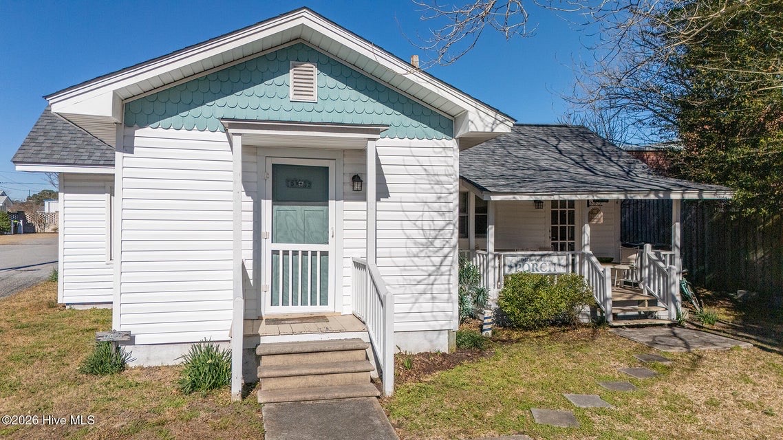 Salty Fin Cottage in Promise Land, walk downtown