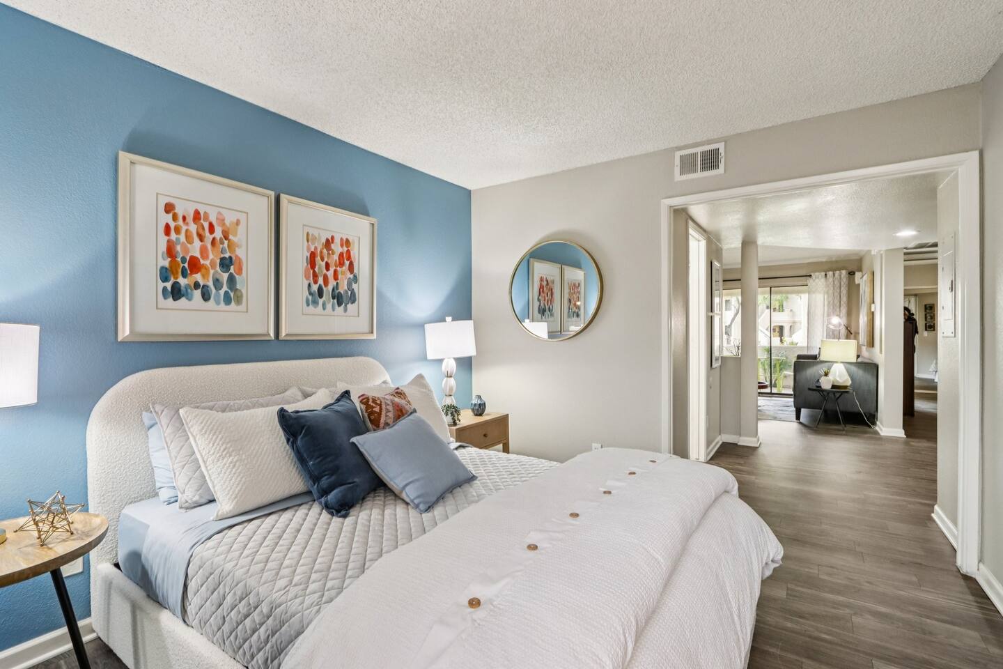 Modern 2BR/2BA Fully Furnished included utilities