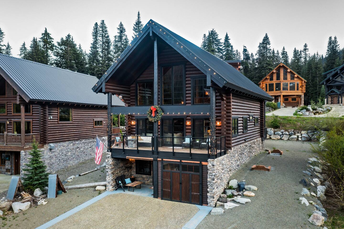 SnowQualmie Lodge~Movie Theater~HotTub~Ski IN/OUT~
