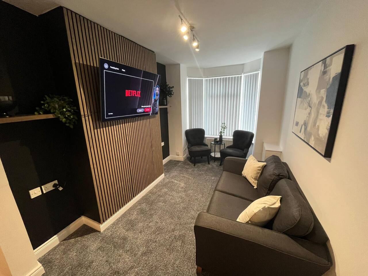 Modern 2BR Belfast Stay | Sleeps 4 | Free Parking