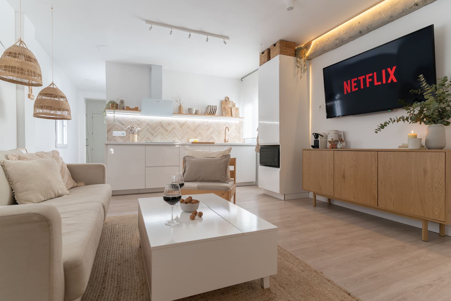 Spacious Boho-Chic Apartment in Málaga Center