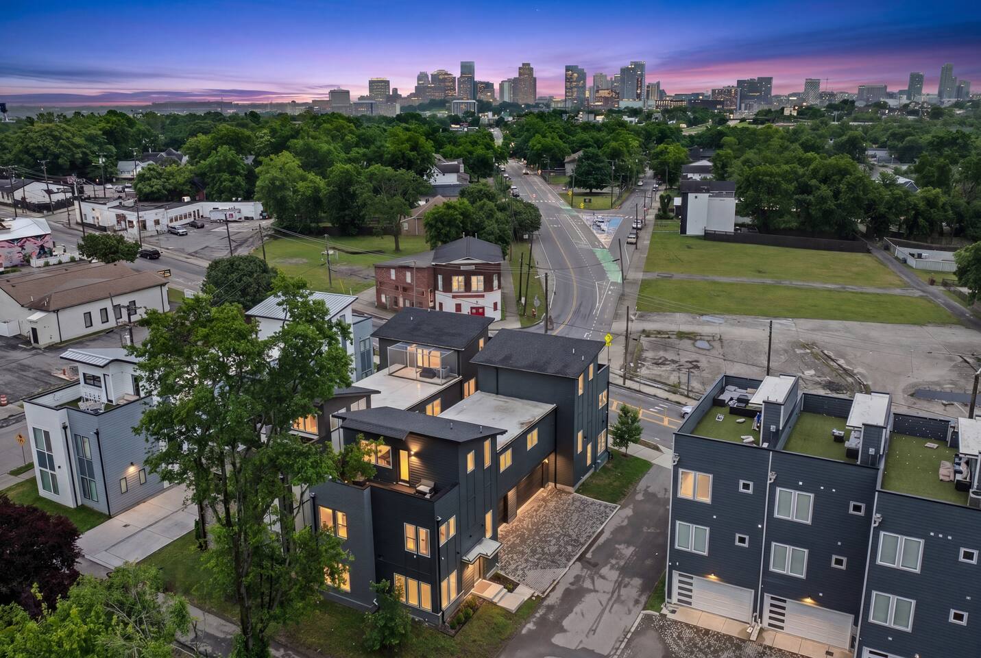 16 beds! 6 min to BRDWY! 2 Huge Homes!