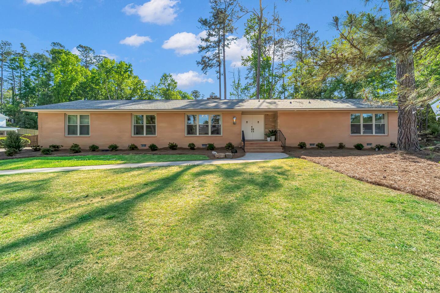 Waverly Home - 5 Bedrooms 4 Bathrooms