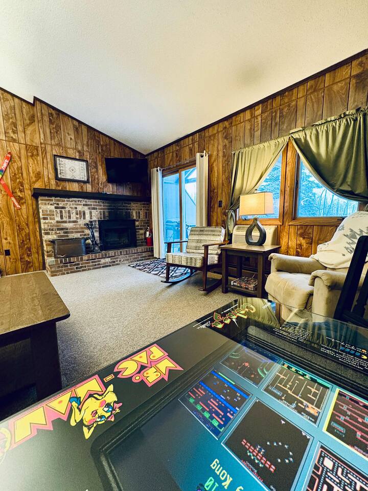 2BR Condo | Outdoor Firepit | Black River Harbor