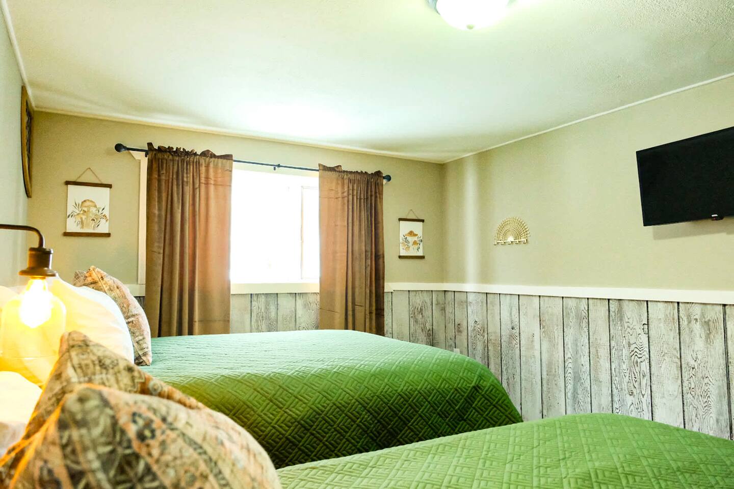 Spacious 2BR | Game Room | Near UP Waterfalls