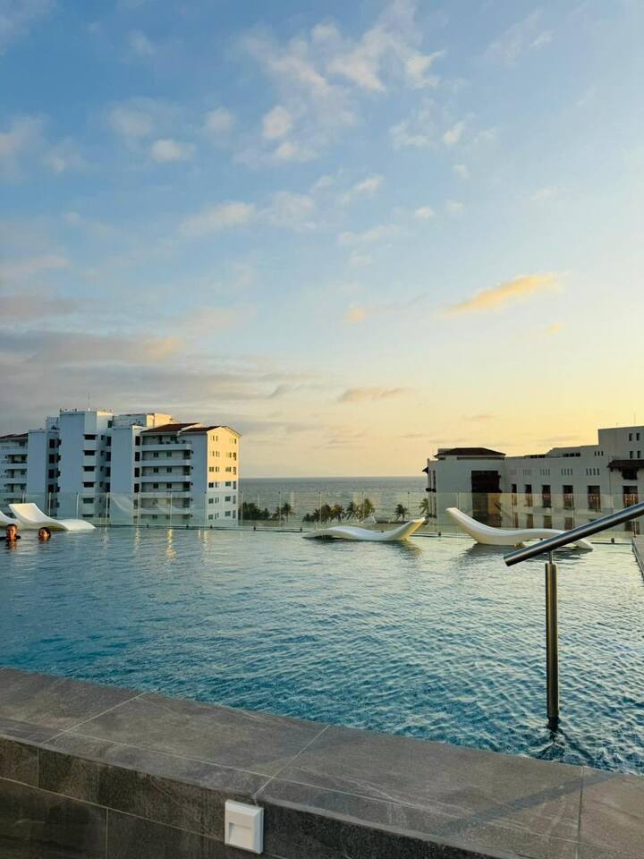 Luxury Penthouse w/ Private Jacuzzi & Balcony
