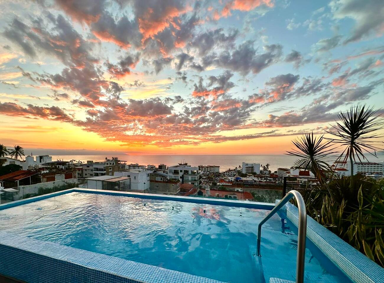Beachside w/ Rooftop + Private Plunge Pool
